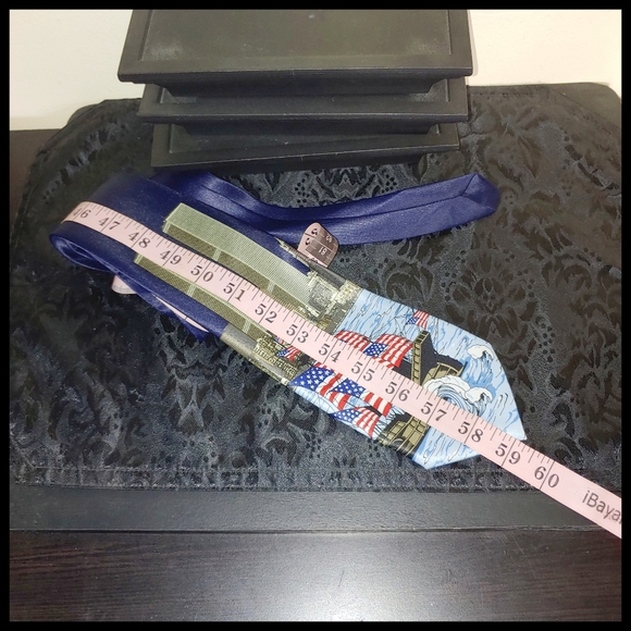 Twin Towers New York Tie - Picture 4 of 4